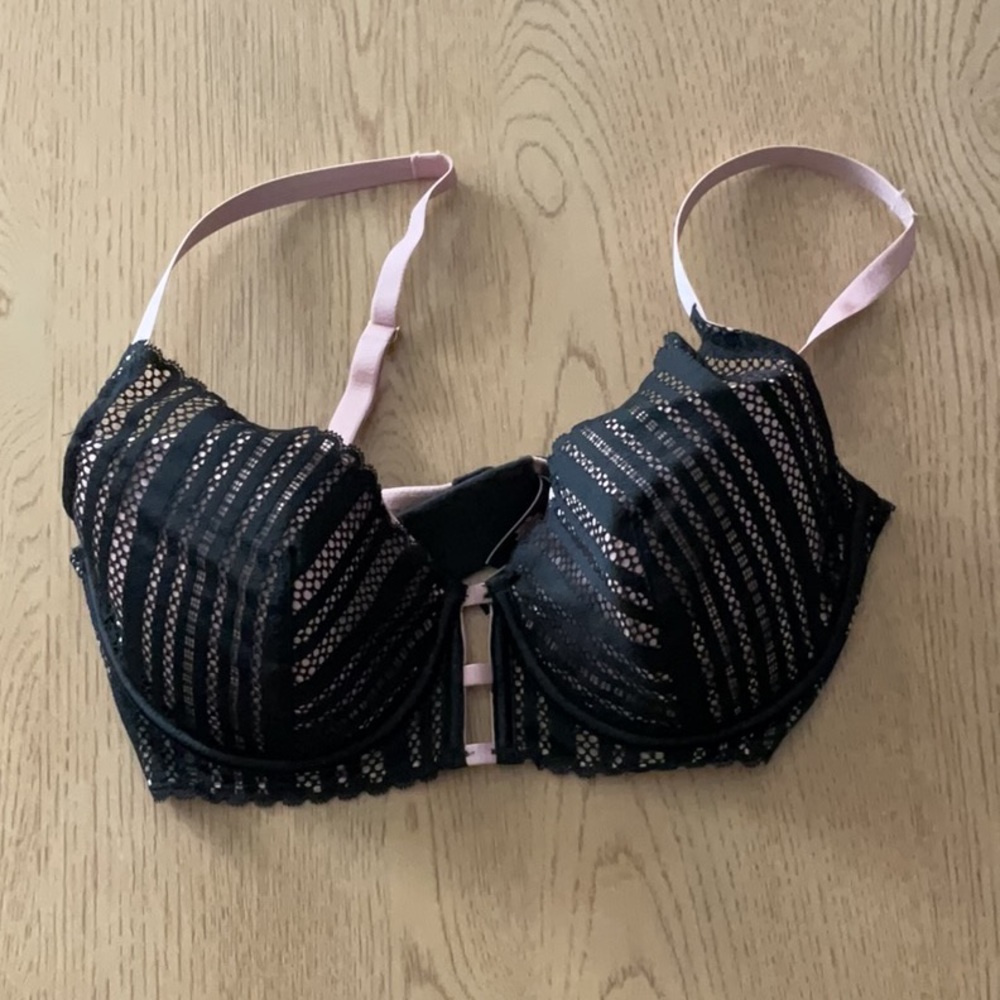 Victoria’s Secret lined plunge bra 34 DD